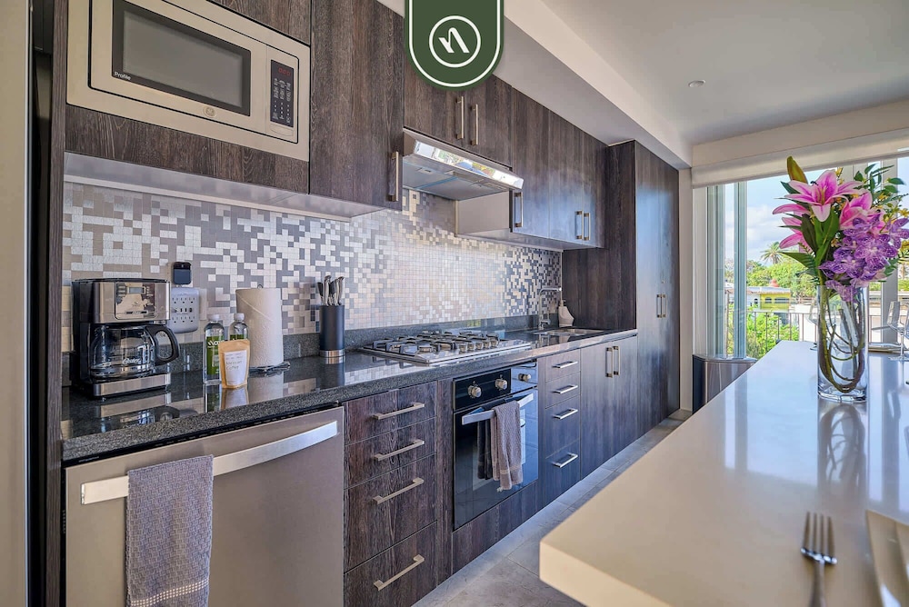 Centric 2BR Condo- Balcony - Rooftop Pool