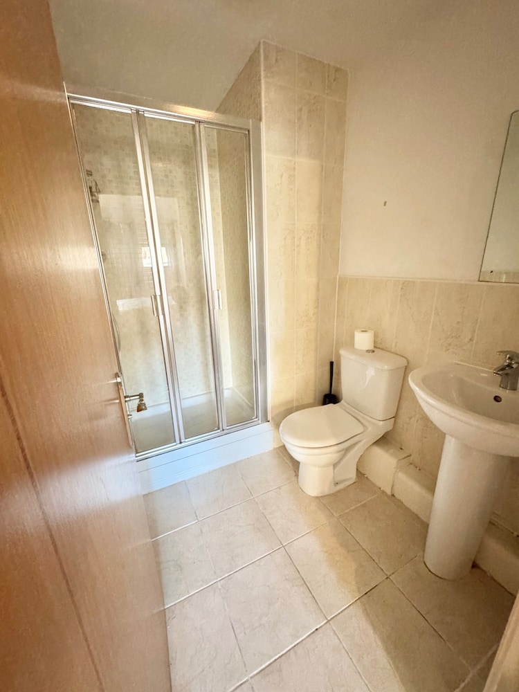 Sea Breeze Retreat in Swansea