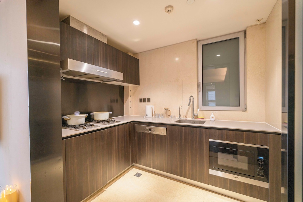 Zhome-Three Bedroom Luxury Suite2
