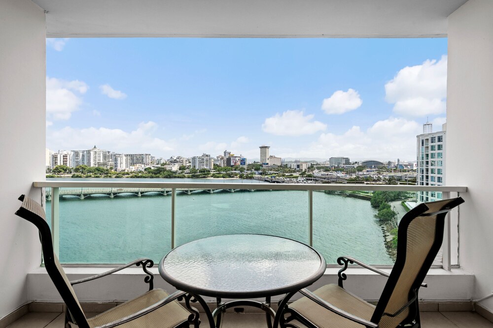Oceanfront Loft Historic San Juan Terrace
