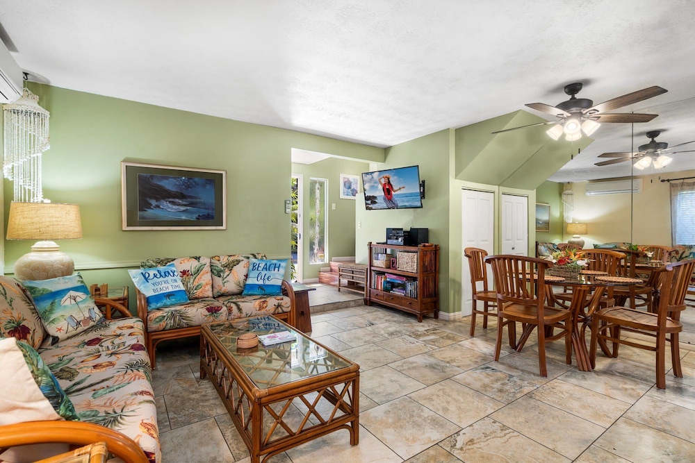 Steps From Lanai to Beach - AC & Wifi - Affordable- Vrkcv