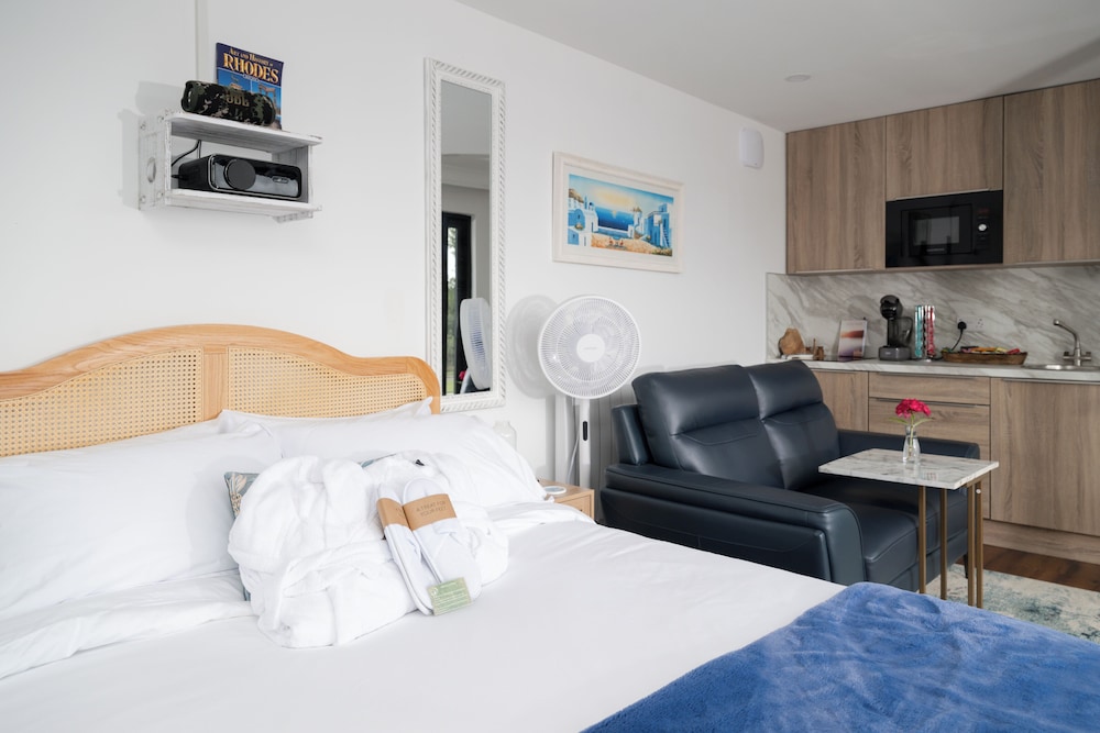 Luxury Waterfront Self-Catering Cabins