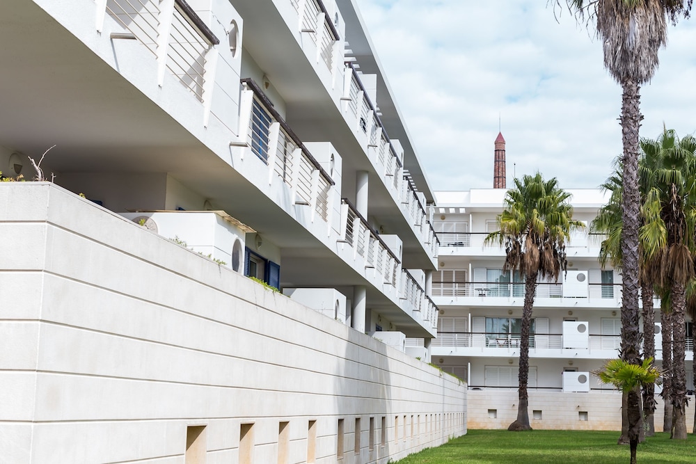 B06 - Top Floor Marina Club 2 Bed Apartment by DreamAlgarve
