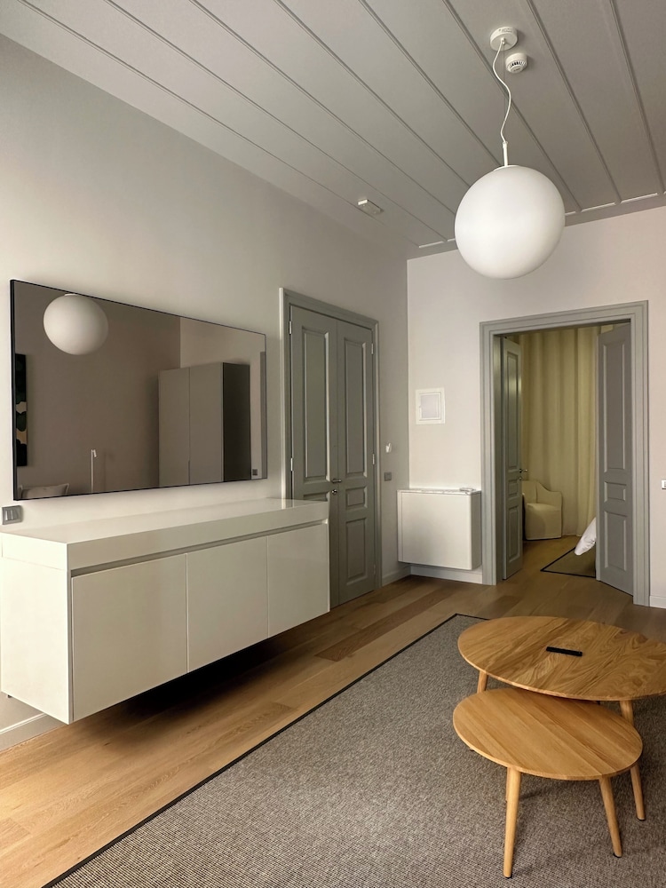 Amalie Suites