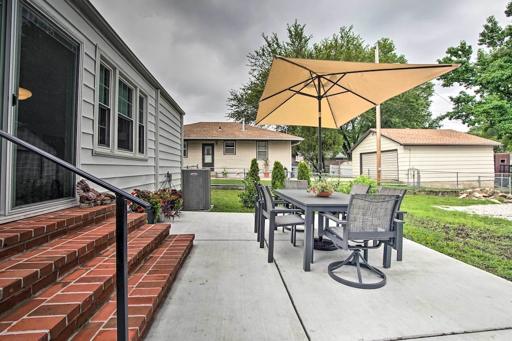 Emporia Vacations - Bright  Sunny Getaway w/ Bikes: 1 Mi to Esu! - Property Image 10
