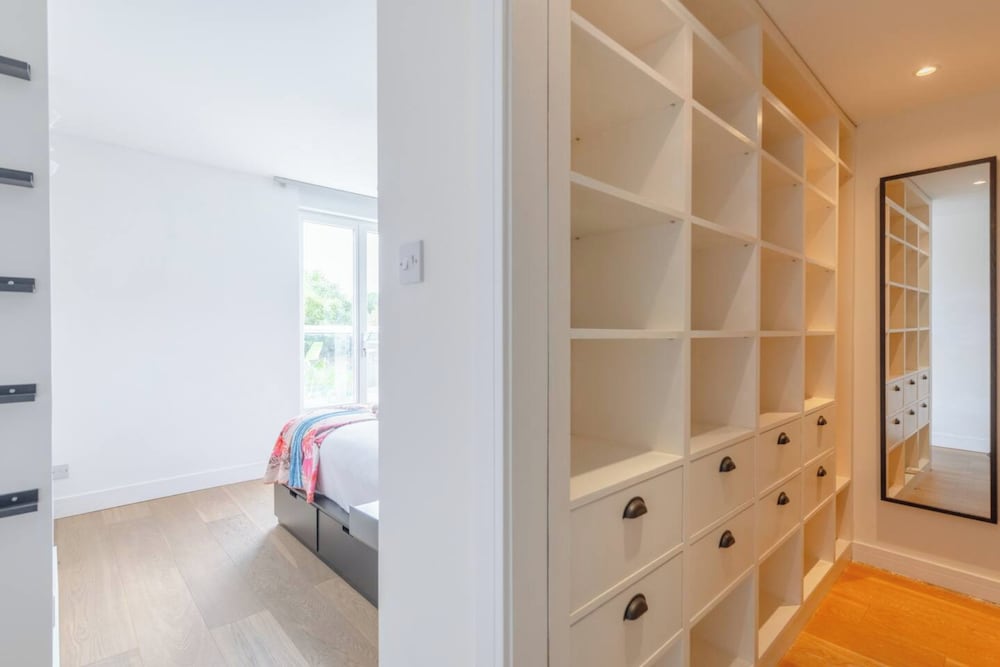 Chic & Contemporary 3BD Flat - Barnes!
