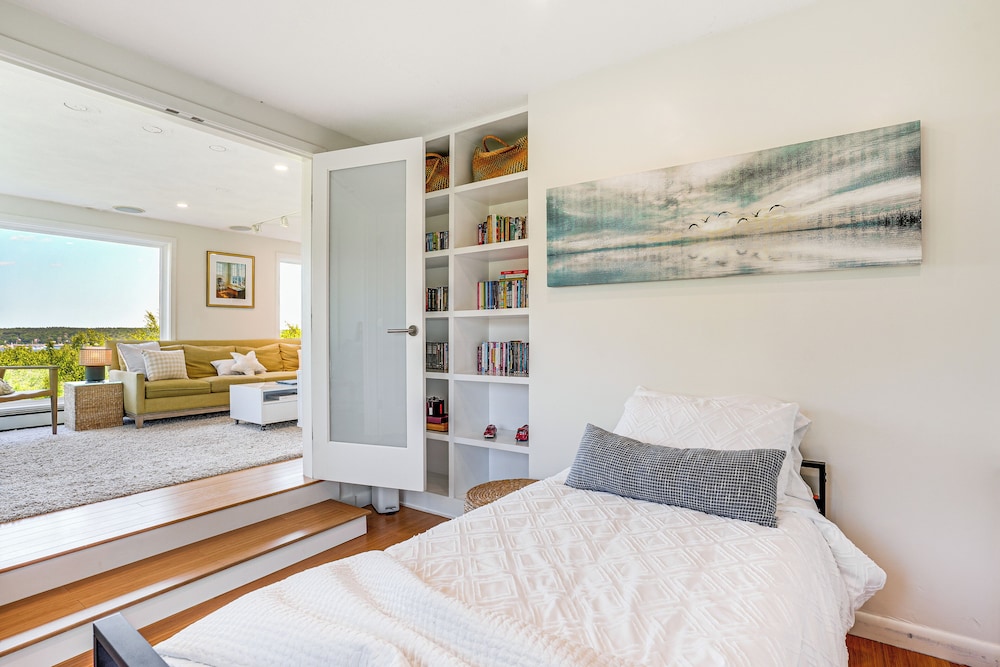 Elegant Gloucester Beach Getaway With Ocean Views!