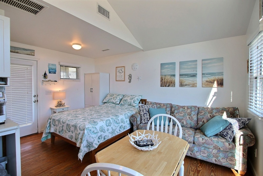 8 The Boat House Studio Bedroom Condo by RedAwning