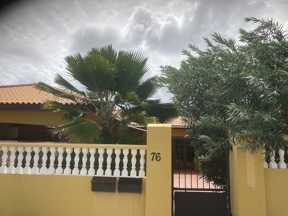 Hotel Mirador Apartments - Image 1