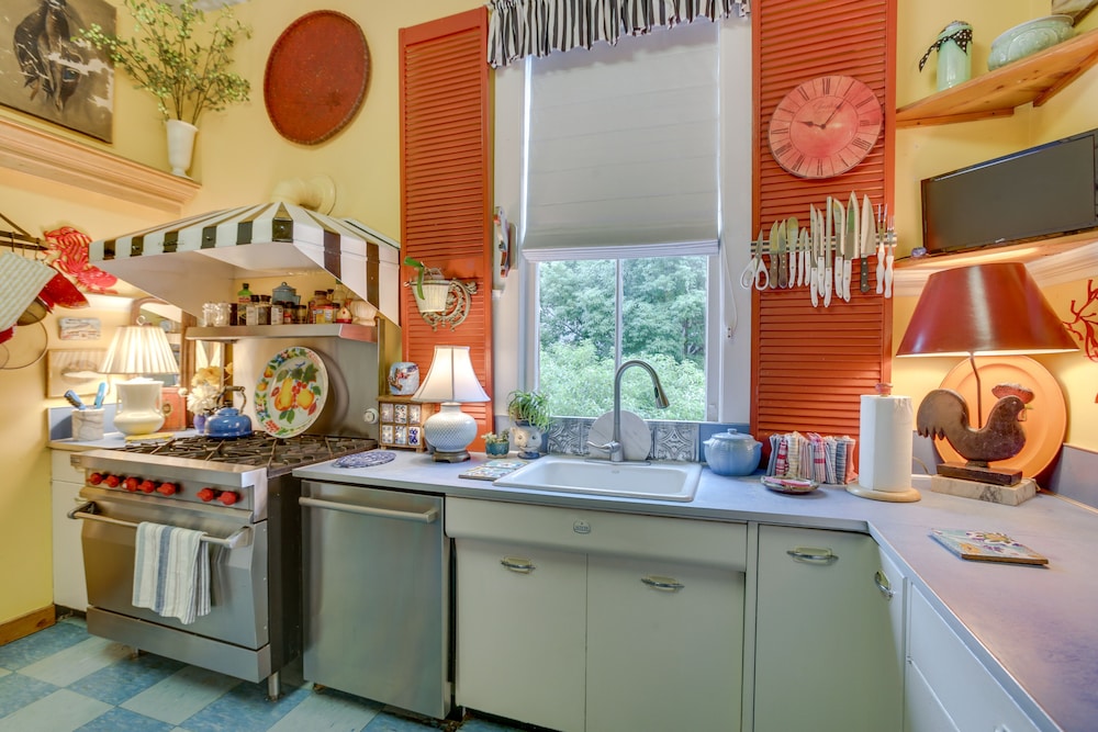 New Orleans Vacations - Lavish New Orleans Haven w/ Private Pool! - Property Image 10