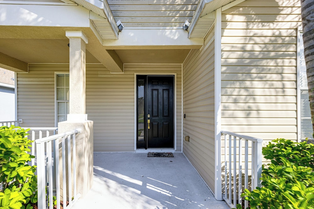 Resort Retreat w/ Outdoor Oasis: 13 Mi to Disney!