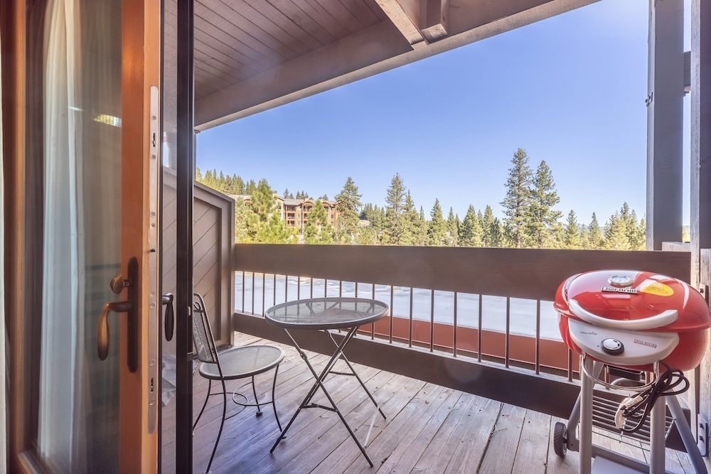 Lake Tahoe Vacations - Hotel Style Room in The Timber Creek Lodge by RedAwning Save 10 on 3 Nights, 15 on 5 Nights! - Property Image 6