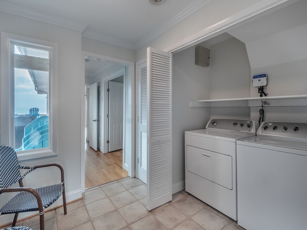 Surfside Cottage by Topsail Realty