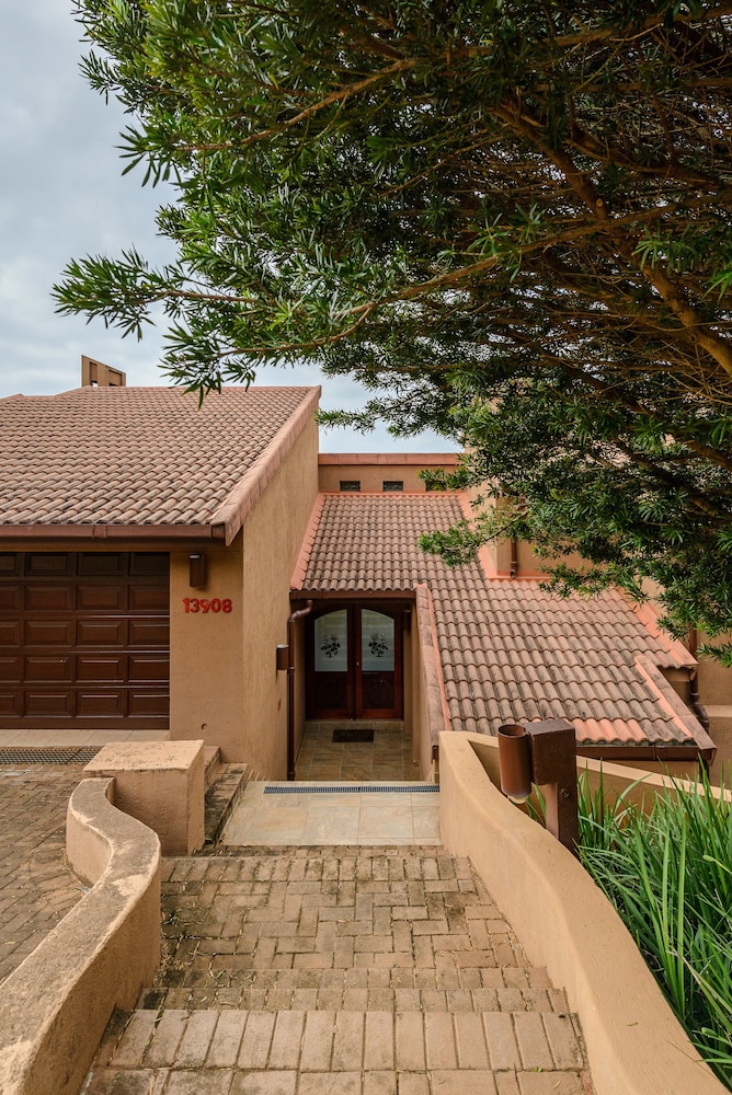 San Lameer Villa Rentals Three Bedroom Luxury 13908