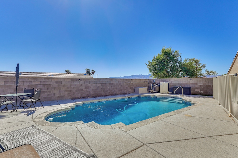 Pool, Games & Patio Bar! Epic Bullhead City Oasis