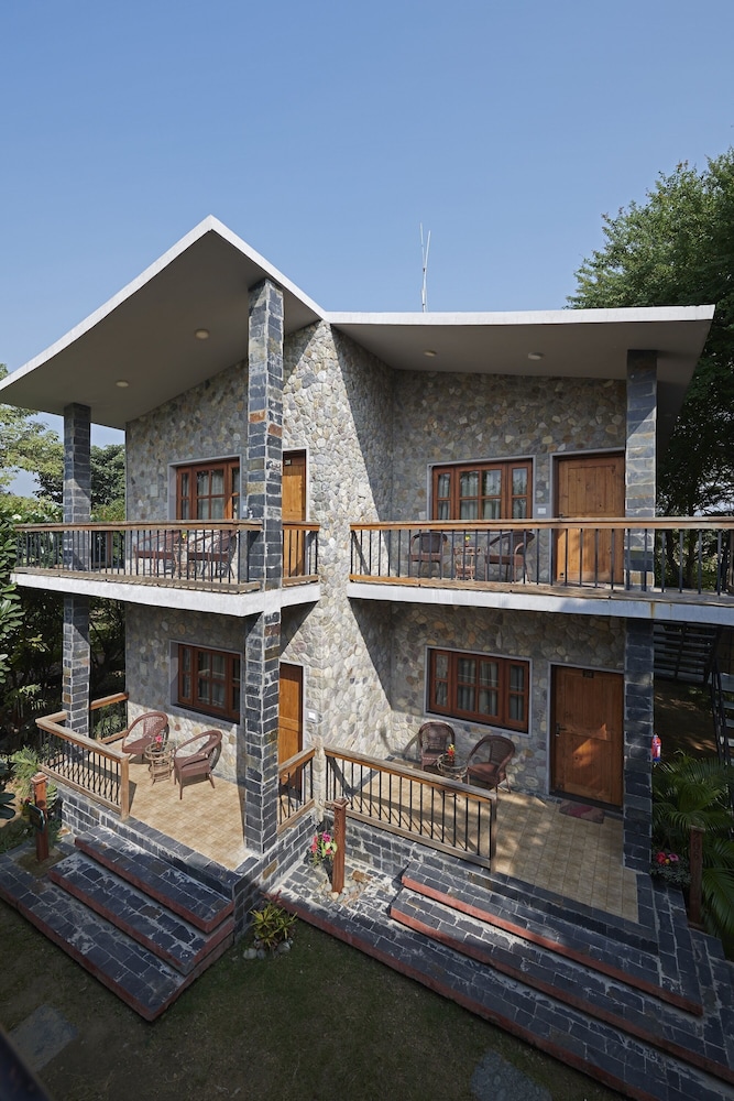 Aacorn Hideaway Resort & Spa