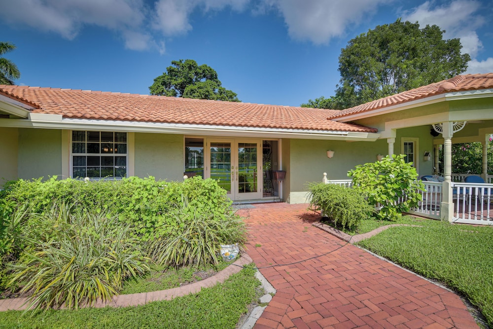 16 Mi to Fort Lauderdale: Florida Escape w/ Pool!