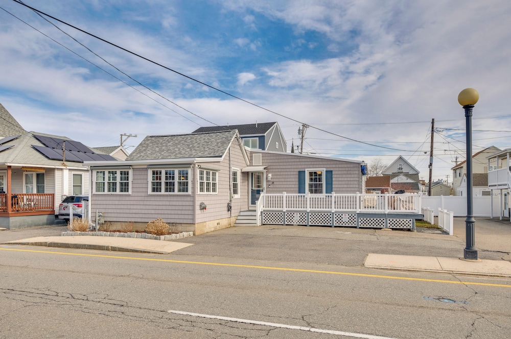 Near Beaches & Waterfront Dining: Home in Hampton!