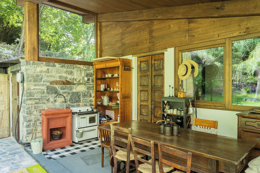The Writer's Nest by Rent all Como