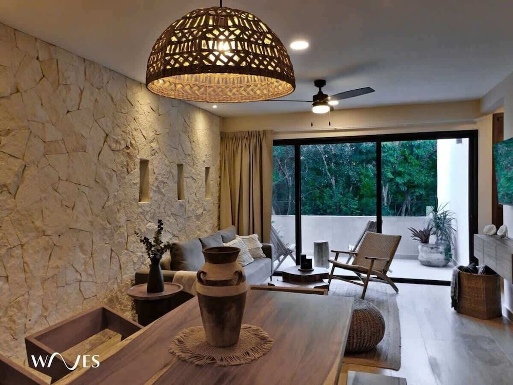 2 BR Amazing Pool Top Amenities Wifi 2FL Gym