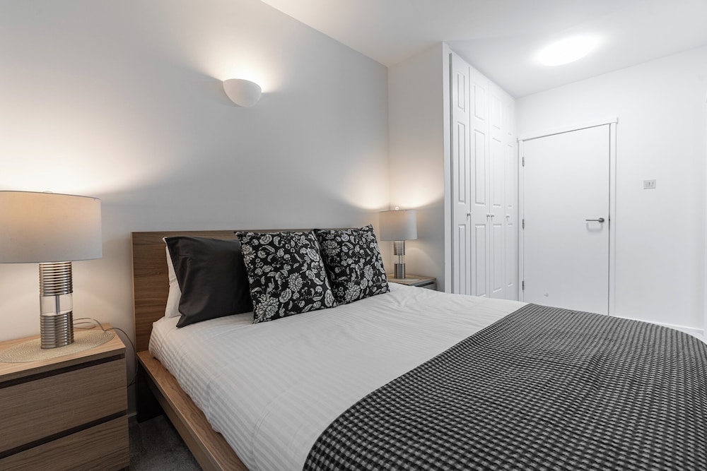 Duplex 2BR 2BA Flat Near Gloucester Rd Station