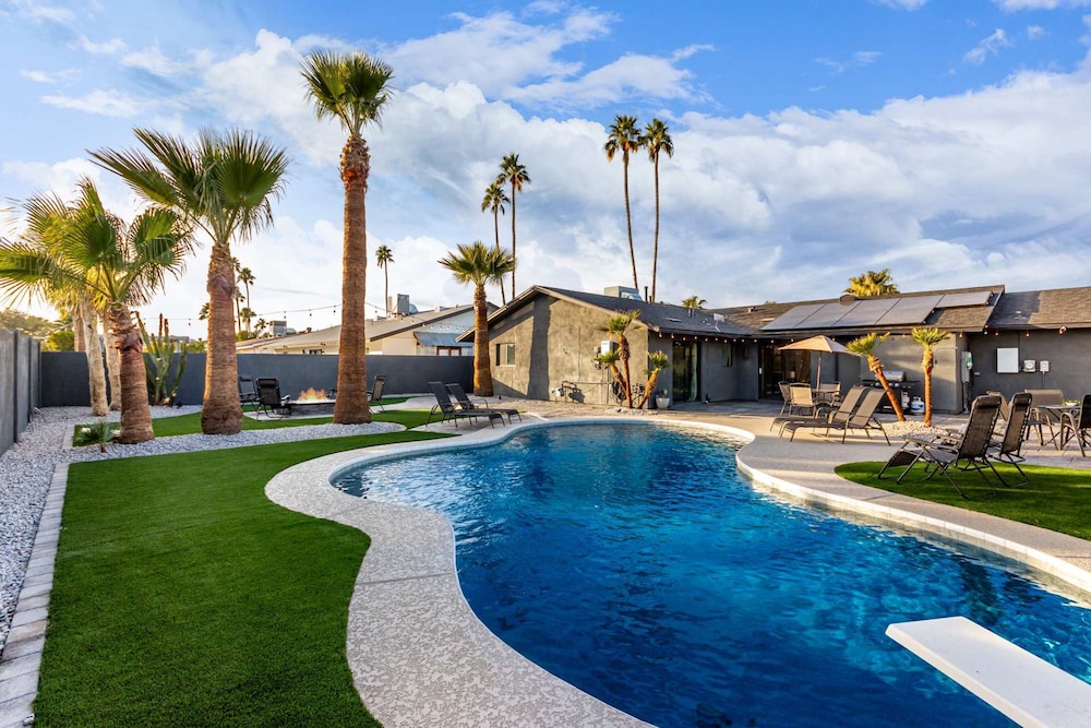 NEW Greystone on Osborn Heated Pool Firepit