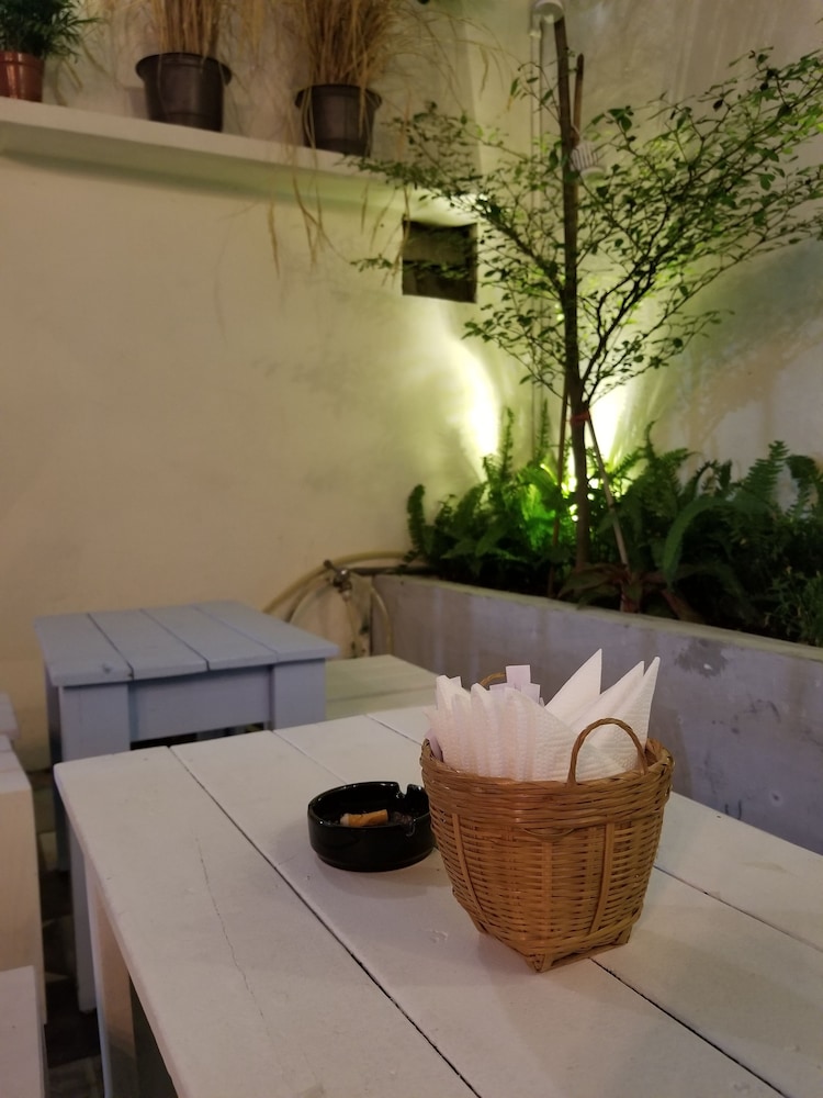 KHA Hostel & Cafe