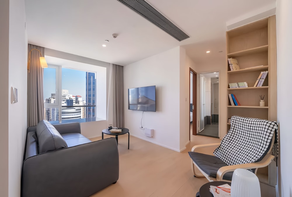 Shanghai Hills & Fan Stay