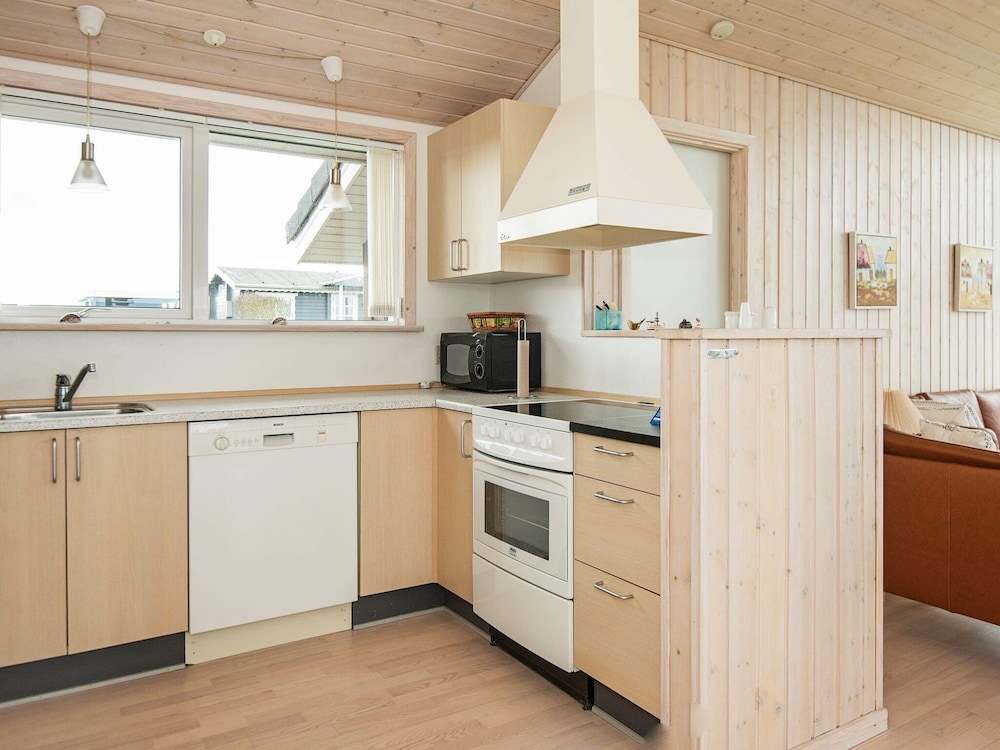 Delux Holiday Home in Lemvig With Whirlpool view 4