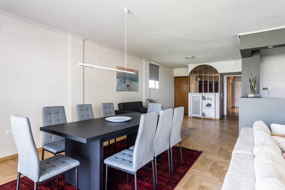 Spacious and Sunlit Seaside Flat