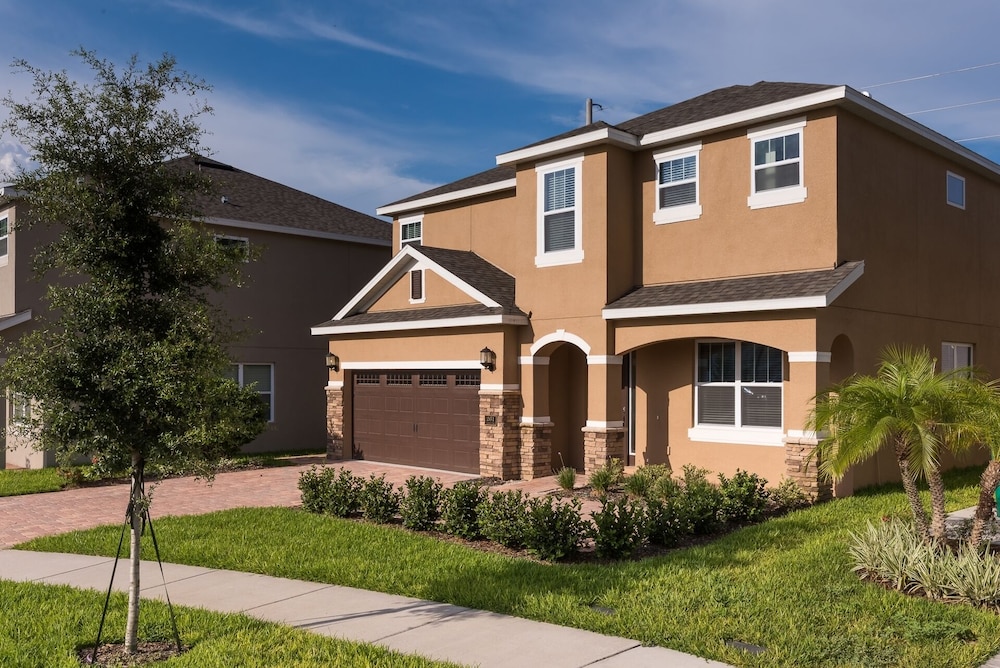 Luxury Disney Dreams Pool Spa Game Room 6 Bedroom Home by RedAwning - Image 1