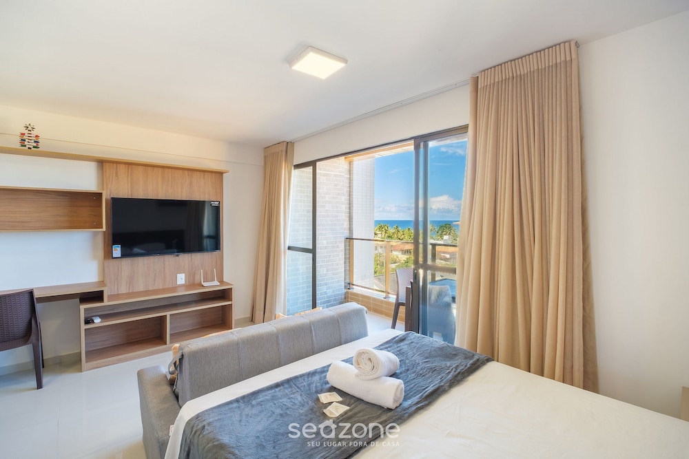 Stay Just Steps From Itapua Beach, With Pool and gym - RGF