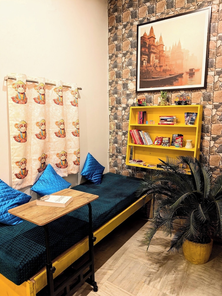 Hidden Monkey Hostel Chet Singh Ghat