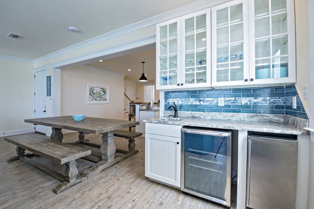 Beachfront 5bed Easybreezy East
