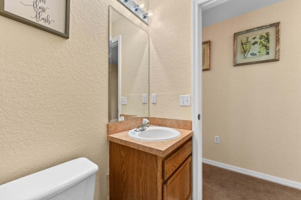 Reserve Retreat - Gated 4br With Pool Near Disney 4 Bedroom Villa
