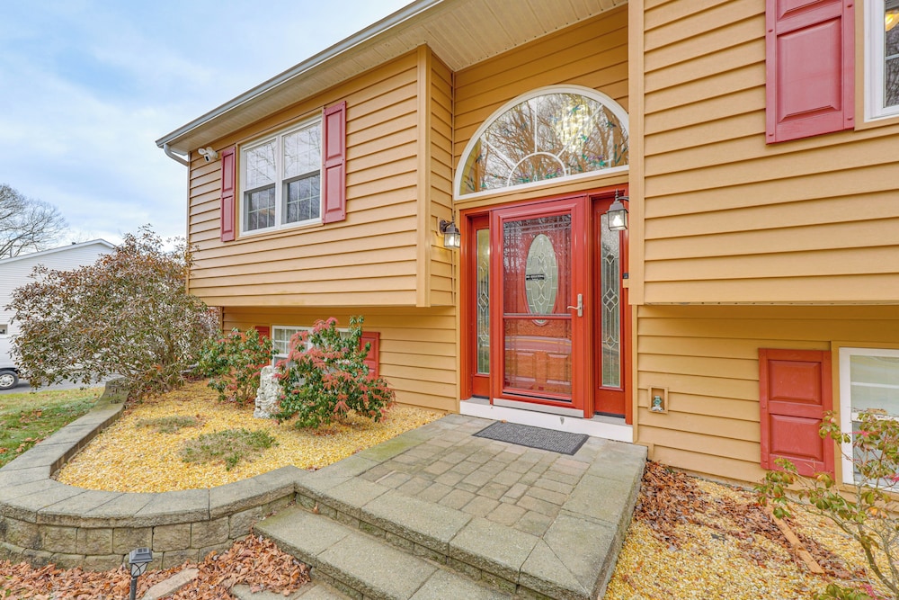 4 Mi to Hudson River: Cozy Newburgh Home!