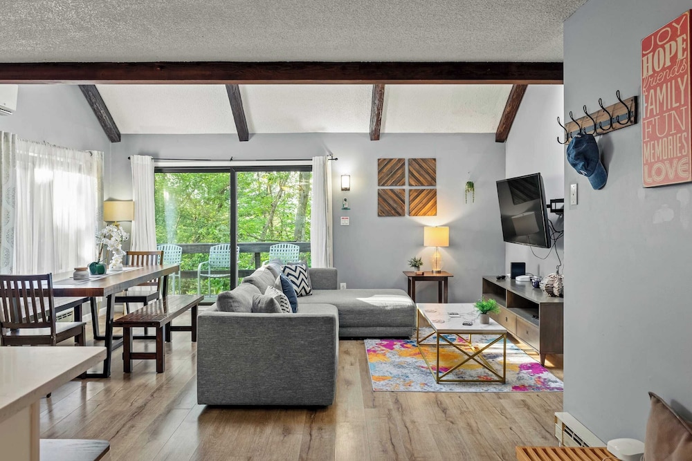 Timberline Retreat Forest Views & Minutes to Camelback Resort
