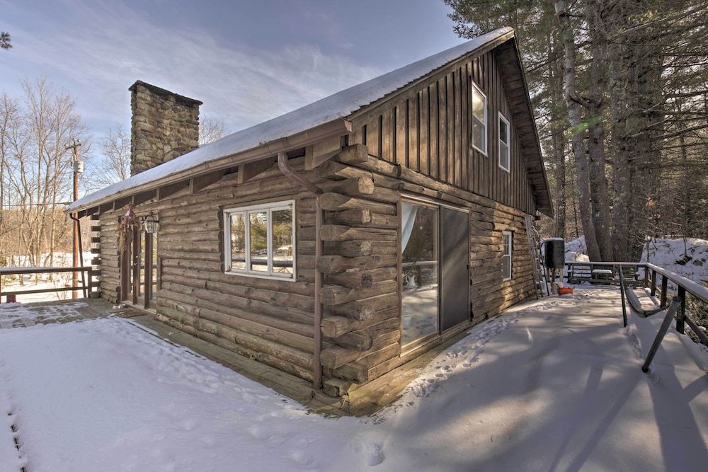 Cabin: Private Hot Tub, Walk to Pats Peak Ski Area view 3