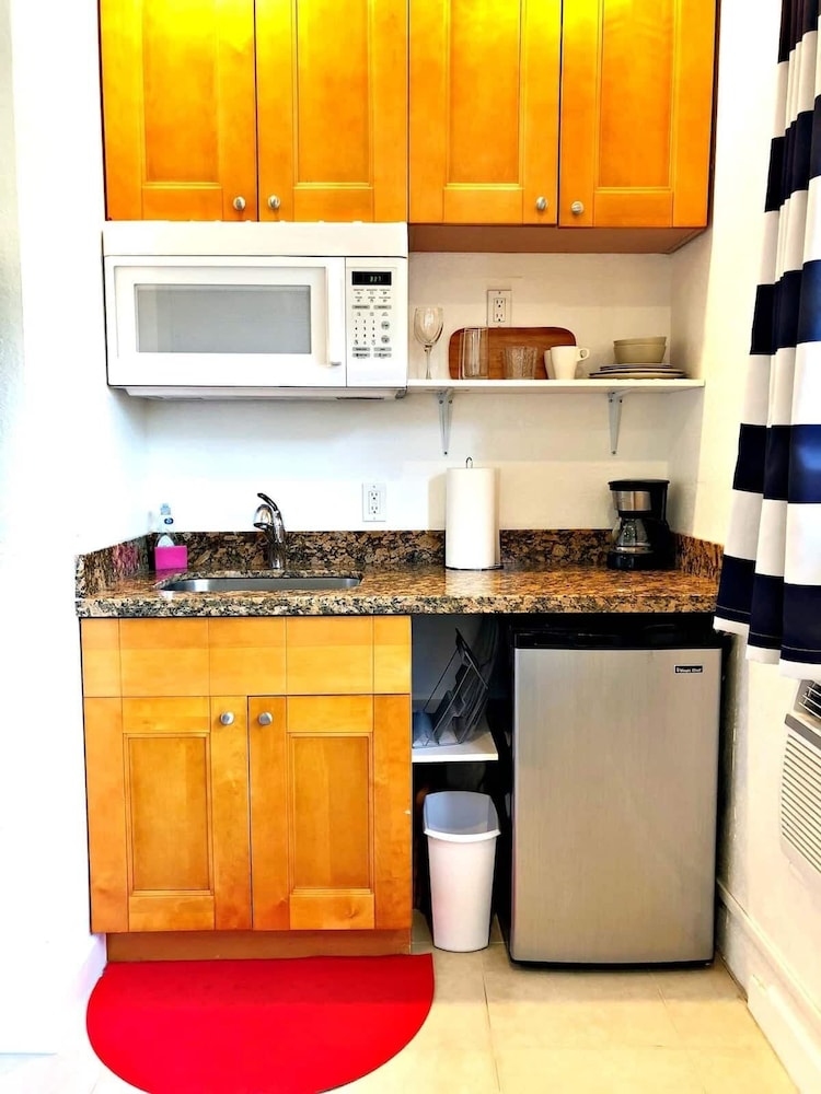 Studio in Las Olas Near FL Beach