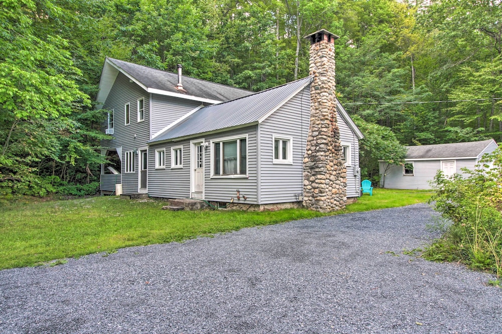 Ludlow Home w/ Hot Tub, Near Okemo Resort! view 3