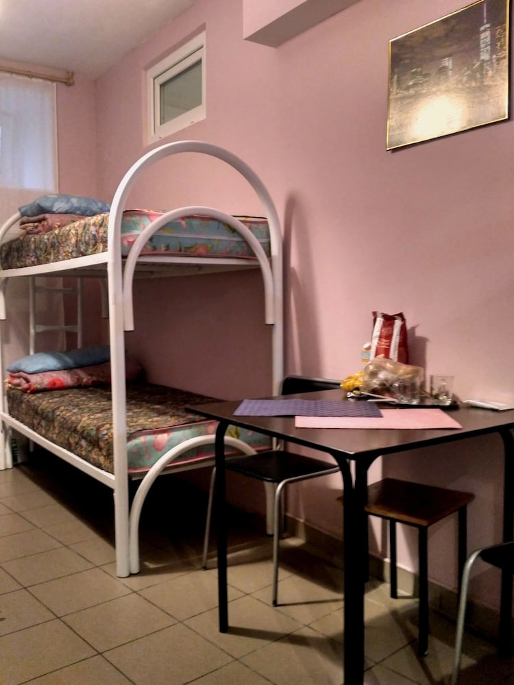 JUNGLE - Hostel