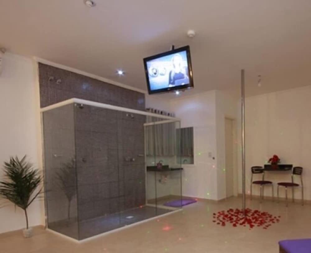 I9 Motel - Adults Only