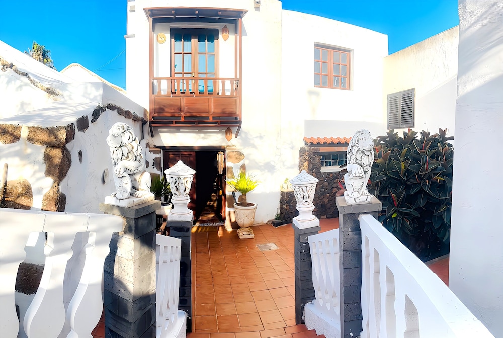 Villa Medinilla With Private Pool in Conil