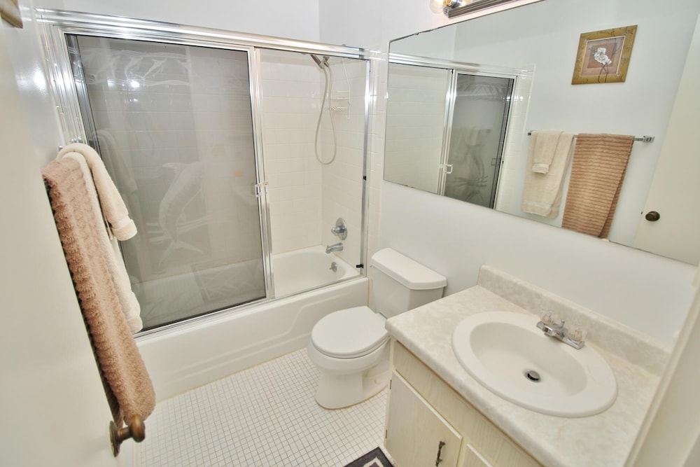 Colony Beach Club 207