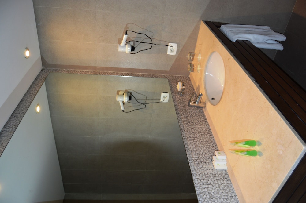 Country Lodge Hotel & Resort