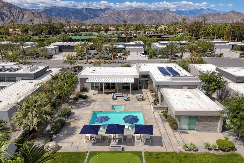 Sleeps 28! 2 Luxe Villas w/ Pool & Putting Green Polo Villas Nova by Avantstay