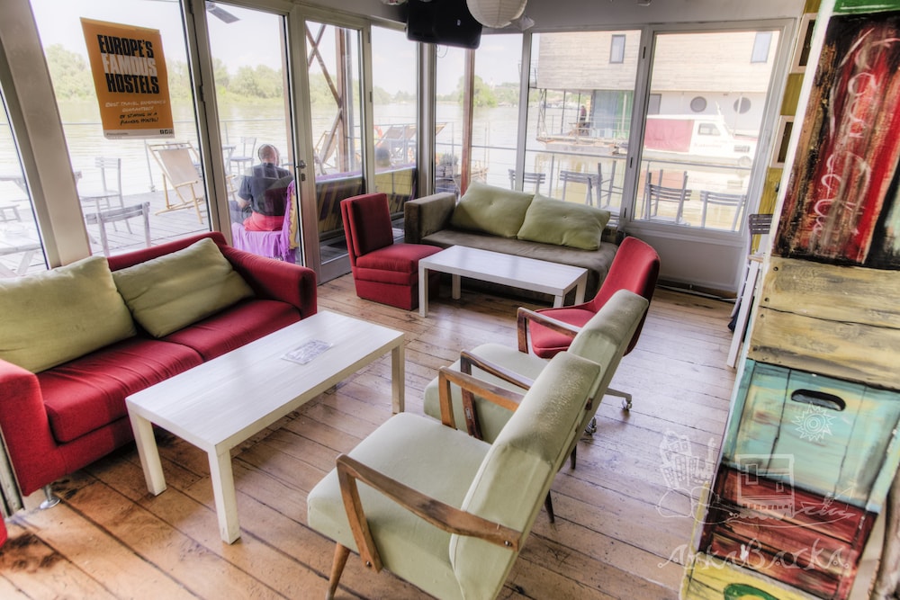 ArkaBarka Floating Hostel and Apartments