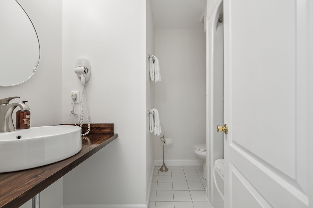 Columbia Vacations - The Columbia Inn at Peralynna Manor - Property Image 88