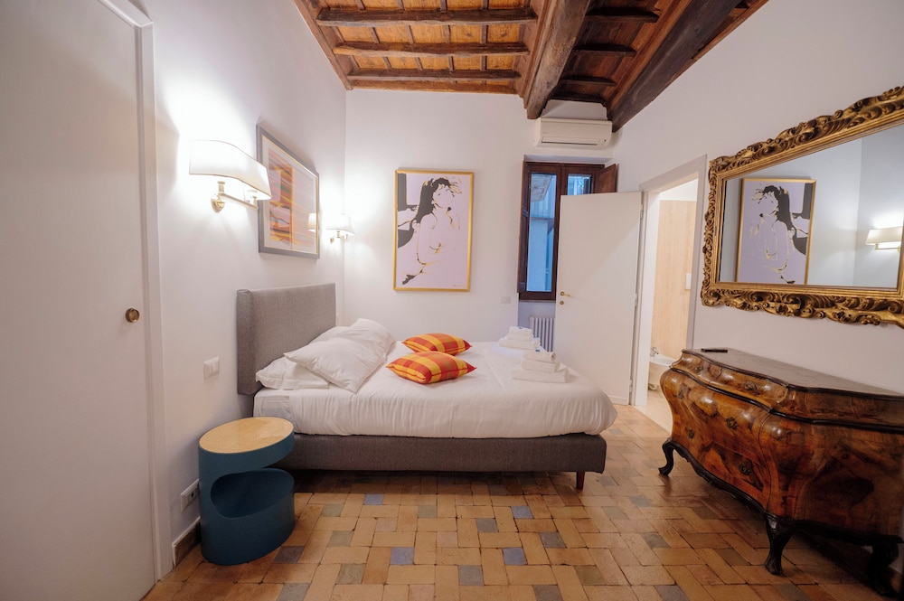 Via Giulia Apartments