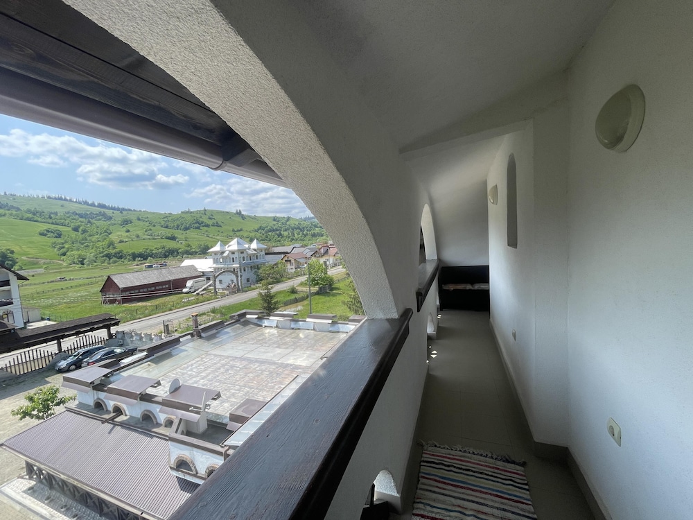Beautiful 2-bed Apartment in Gura Humorului view 5